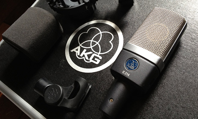 AKG Pro Audio C214 – вокальный конденсаторный микрофон
